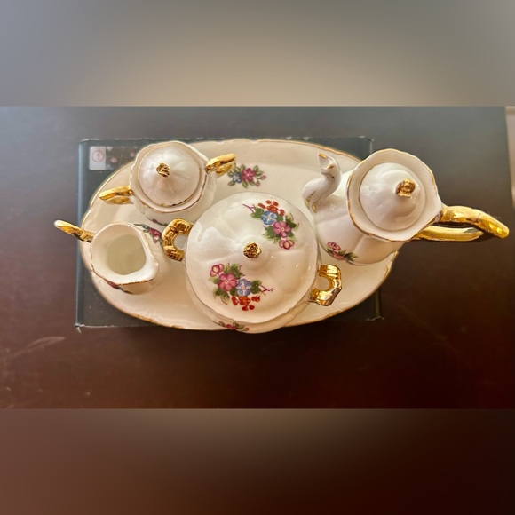 Antique bone china doll set - Picture 2 of 8